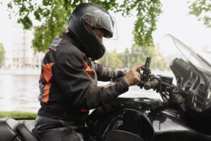 Comprar pneus de moto online é seguro? O que avaliar antes da compra
