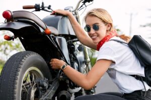 Pressão do pneu da moto: como calibrar corretamente e evitar desgaste prematuro